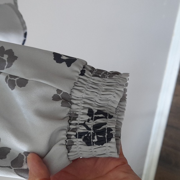 Banana Republic Blouse - Picture 2 of 6